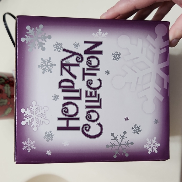 Scentsy Merry Berry full-size warmer, new with box - Picture 7 of 7